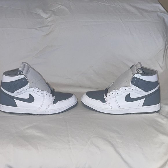 Nike Air Jordan 1 Retro High OG - Gray - Picture 4 of 6